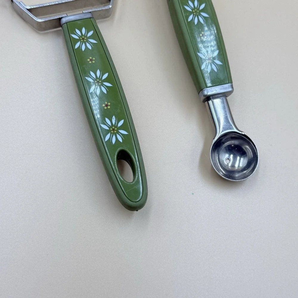 Melon Baller Potato Peeler Flower Design Plastic Handle Green Retro Kitchen MCM